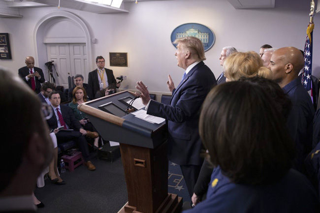 Nhà Trắng thực hiện biện pháp mới phòng dịch COVID-19