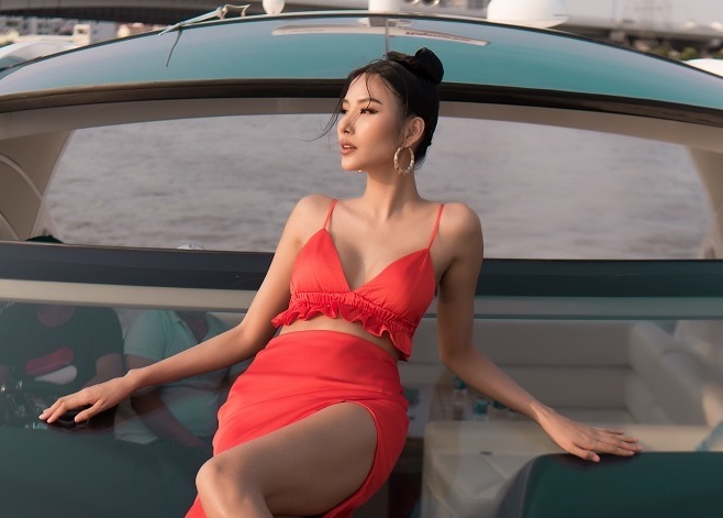 Ngọc Trinh, Hoàng Thùy  mặc nửa kín nửa hở quyến rũ nhất tuần qua