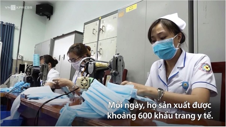 Bệnh viện tự may khẩu trang phát cho bệnh nhân
