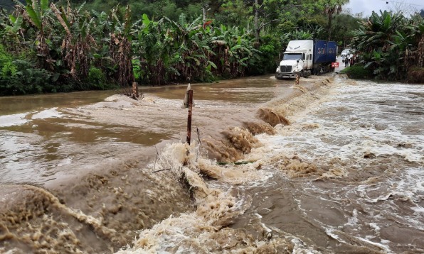 Yên Bái lại xuất hiện mưa đá, tỉnh lộ 171 bị ngập úng cục bộ