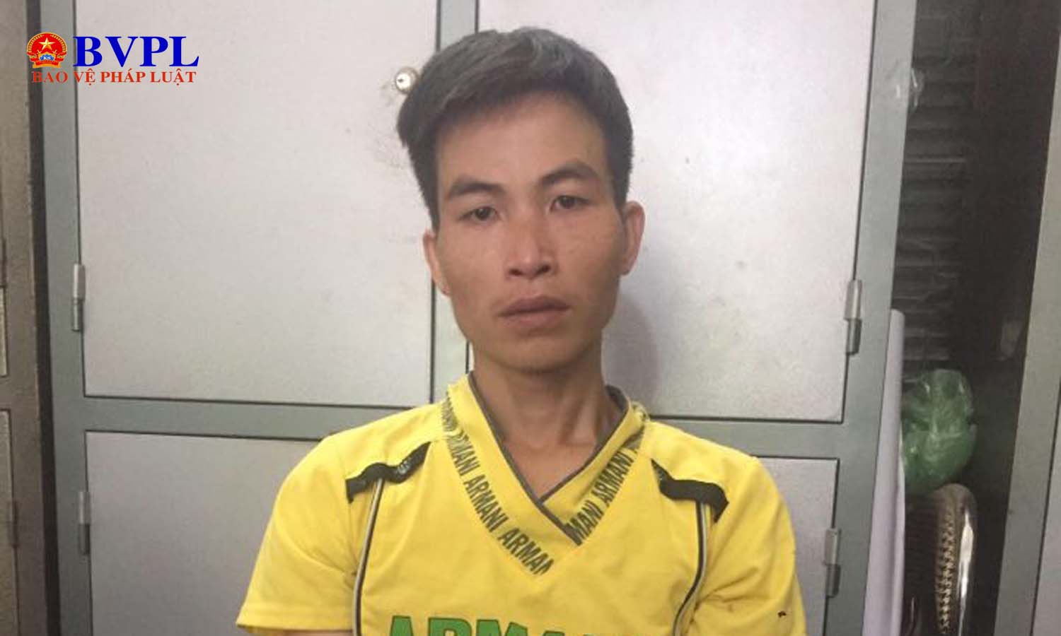 Bắt quả tang đối tượng đang  bán hộ ma túy