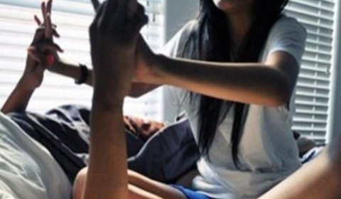 Chủ nhà nghỉ cảnh giác báo Công an 2 đối tượng xâm hại bé gái