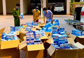 Hà Tĩnh Phát hiện 2 xe ô tô bán tải vận chuyển 50 000 khẩu trang lậu