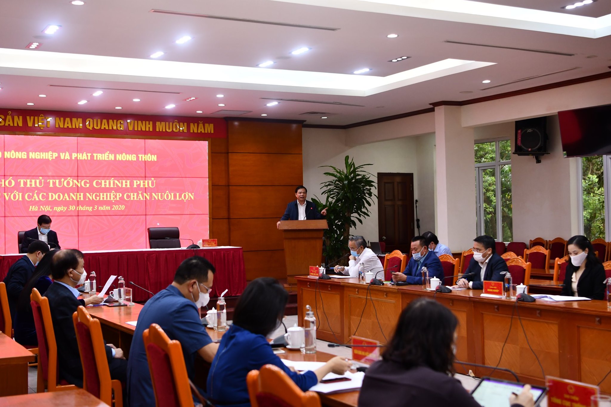 Doanh nghiệp cam kết đưa giá thịt lợn về mức 70 000 đồng kg