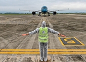 Chuyến bay giải cứu 56 người Việt mắc kẹt tại Ukraine vừa hạ cánh xuống sân bay Vân Đồn
