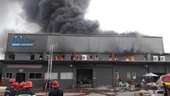 Điều tra nguyên nhân vụ cháy lớn ở kho hàng gần sân bay Tân Sơn Nhất
