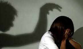 Nữ hành khách vờ đồng ý “vui vẻ” tiếp để bẫy tài xế yêu râu xanh