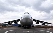 Máy bay Nga chở hàng viện trợ y tế đã tới Hoa Kỳ