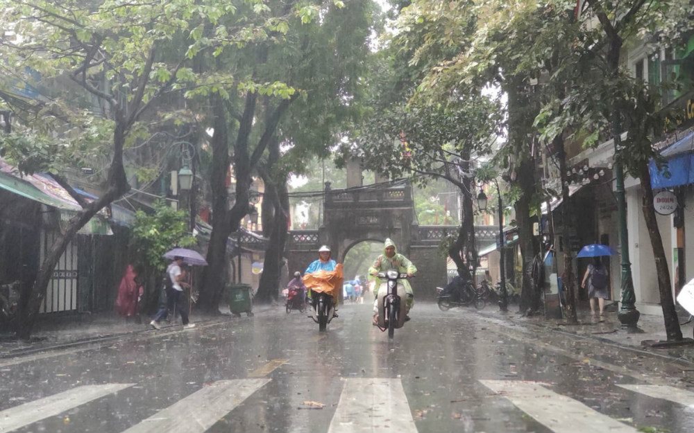 Miền Bắc tiếp tục mưa, nhiệt độ giảm dần, có nơi dưới 13 độ C