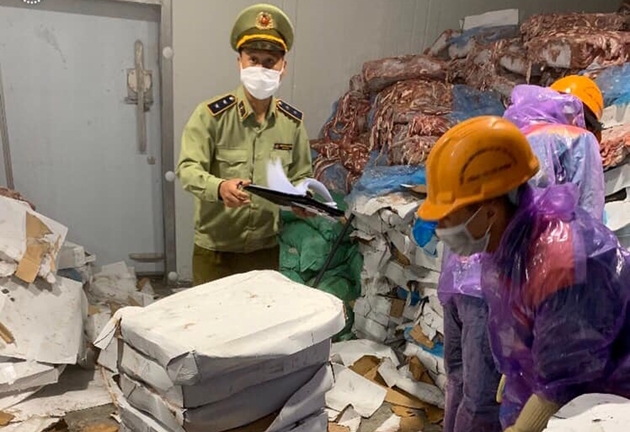 Phát hiện kho nội tạng lợn bốc mùi lớn nhất từ trước đến nay đang chờ tiêu thụ