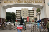 Yêu cầu Bệnh viện Bạch Mai báo cáo về việc tụ tập đông người không đeo khẩu trang