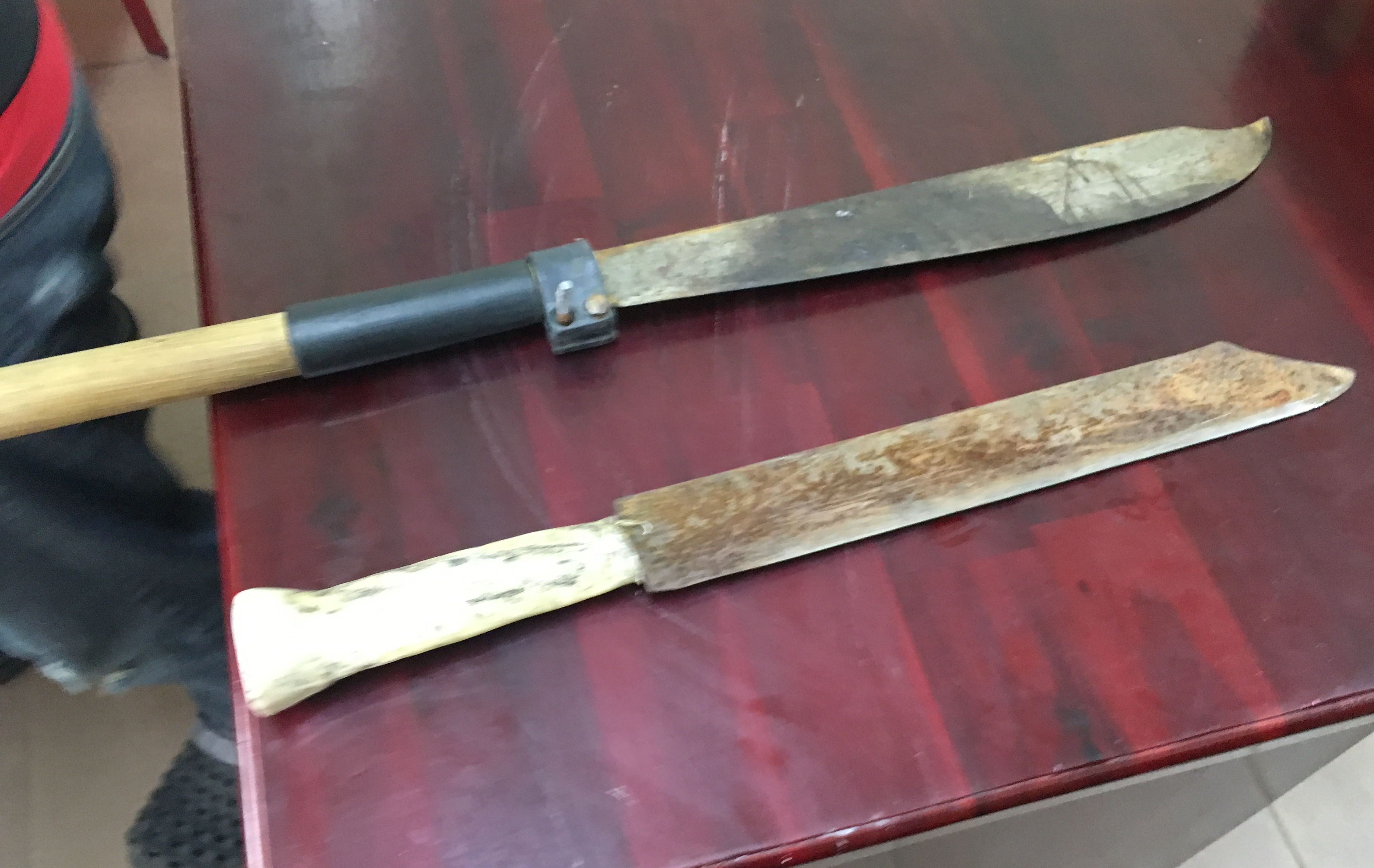 Tạm giữ hình sự đối tượng dùng mã tấu đe dọa tổ công tác phòng, chống COVID-19