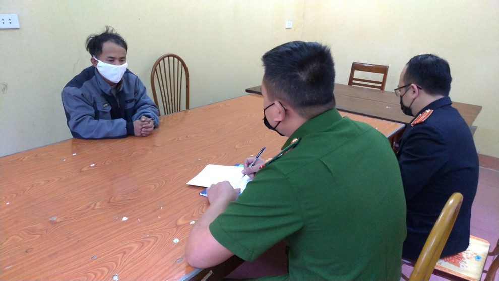 Cuồng ghen, chém bạn gái quen qua mạng rồi tưới xăng đốt tình địch