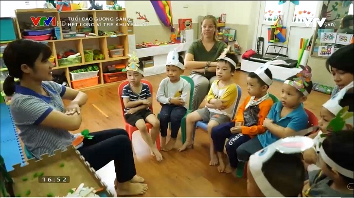 Tuổi cao gương sáng Hết lòng vì trẻ khuyết tật