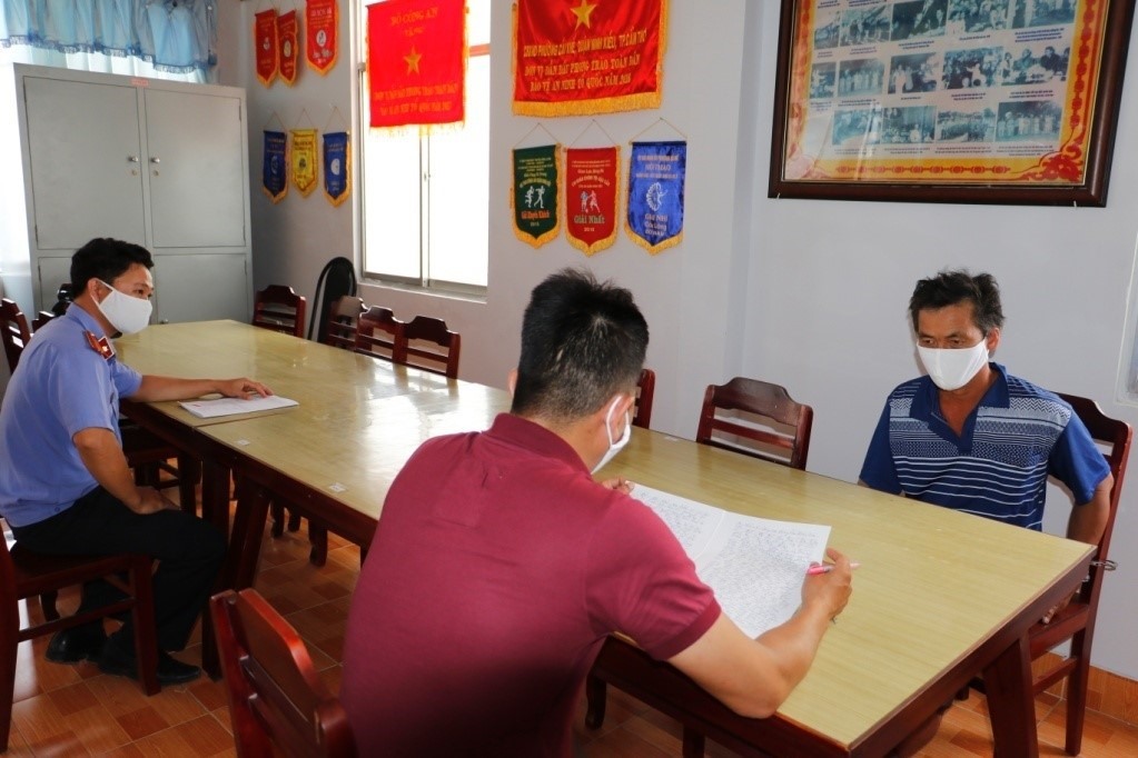 Truy tố đối tượng đấm vào mặt Công an làm nhiệm vụ phòng dịch COVID-19