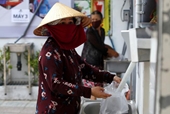Báo Mỹ hết lời ca ngợi với “ATM gạo” giúp người nghèo tại Việt Nam trong đại dịch COVID-19