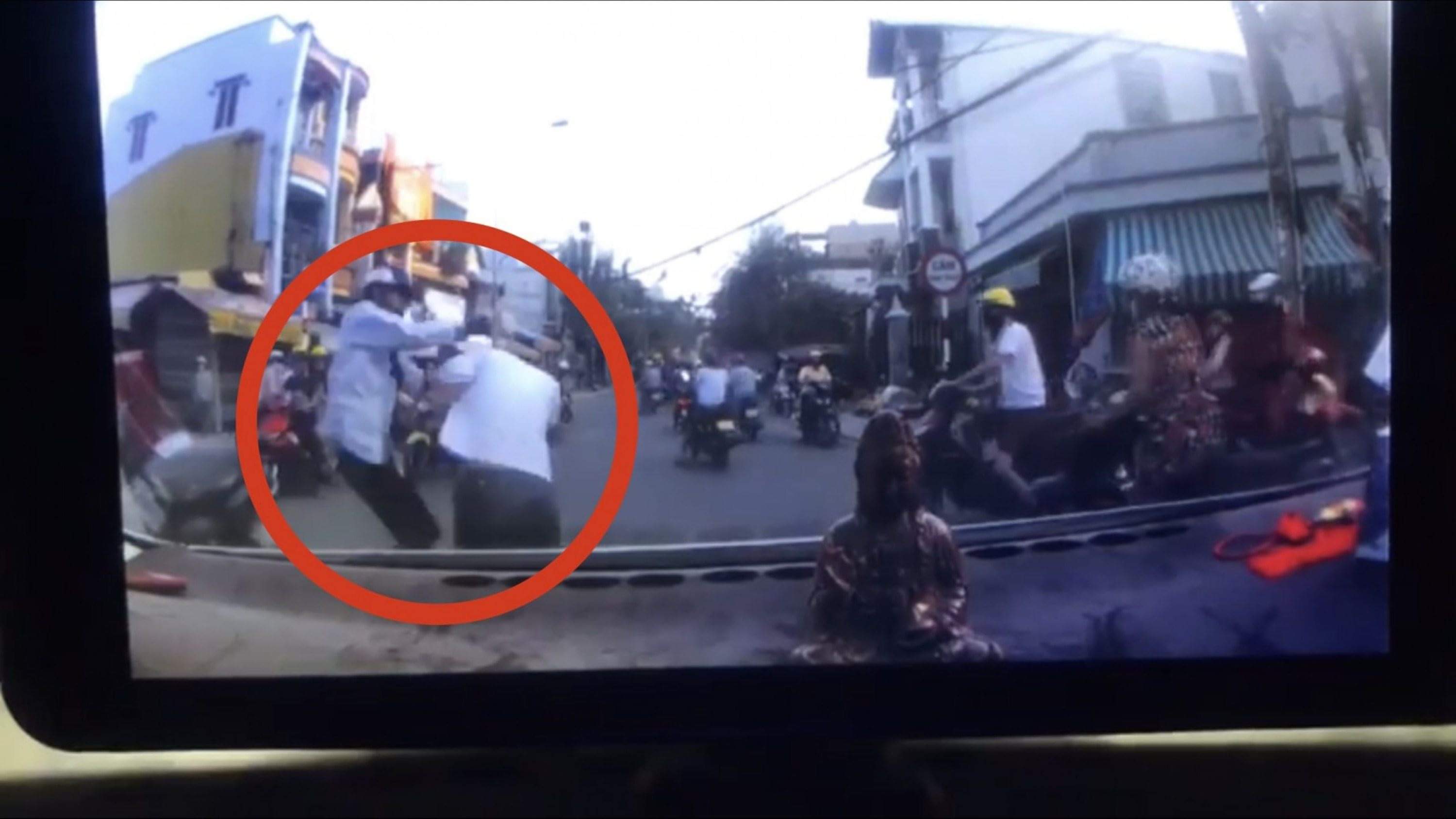 Bắt kẻ đánh chết người sau va chạm giao thông