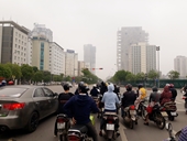 Đường phố Hà Nội ngày đầu kéo dài thời gian cách ly xã hội