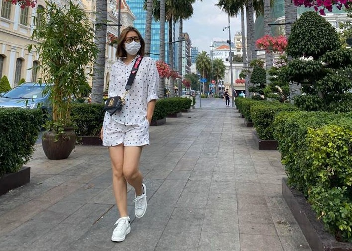 Ngọc Lan bị “ném đá” vì kêu gọi người dân hạn chế ra đường nhưng đăng ảnh dạo phố