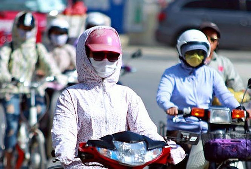 Nắng nóng bao trùm khắp Bắc Bộ và Trung Bộ, nhiệt độ tiếp tục tăng