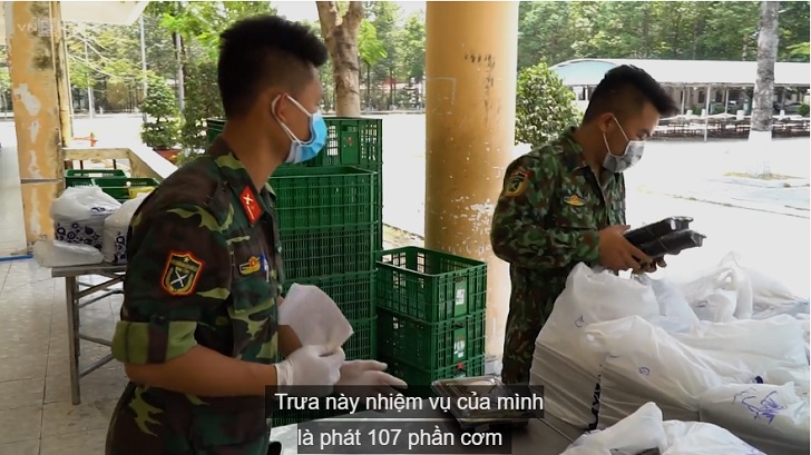 Chiến sĩ quân đội chăm người cách ly