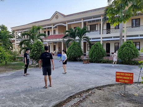 Đề nghị cách chức, cho xuất ngũ 2 sĩ quan bị tố cáo thu tiền trong khu cách ly