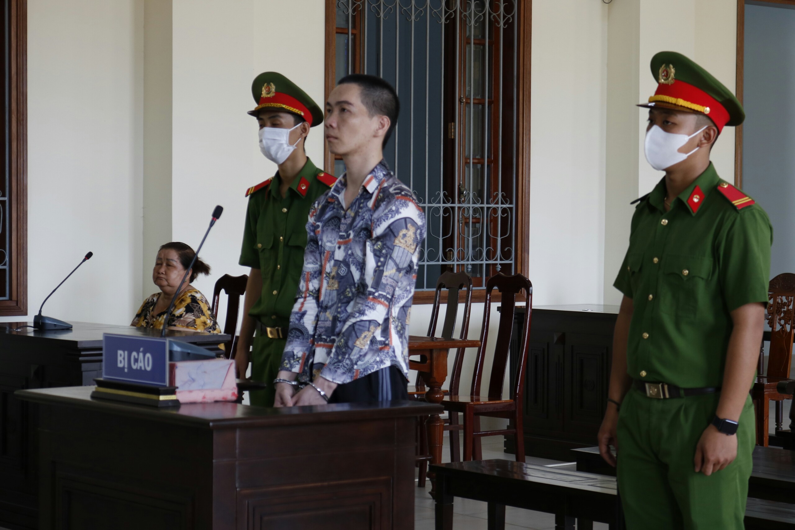 Lãnh án tù chỉ vì chiếc loa kẹo kéo