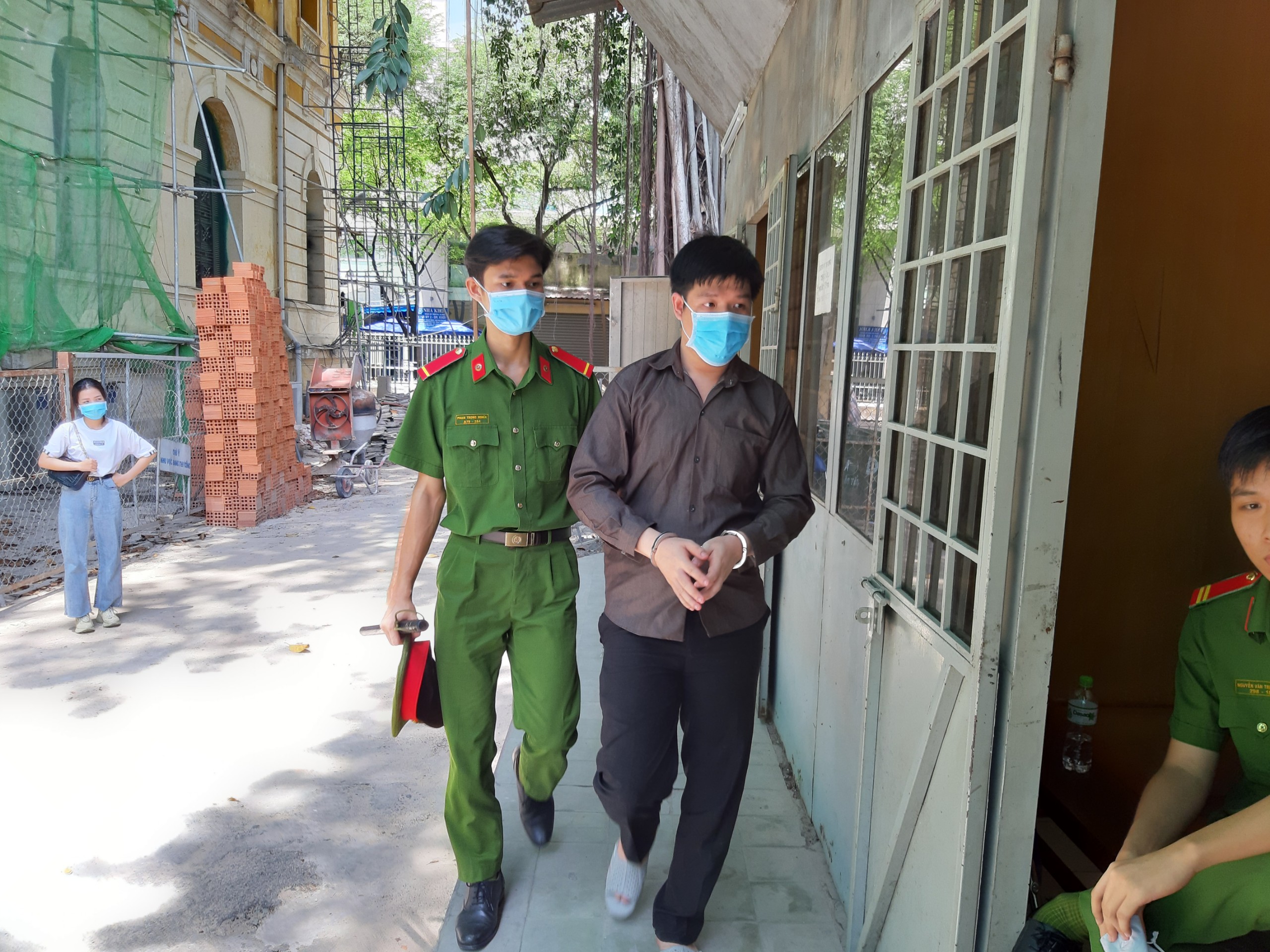 Nhân viên công ty hàng không giả chữ ký của sếp chiếm đoạt tiền tỉ