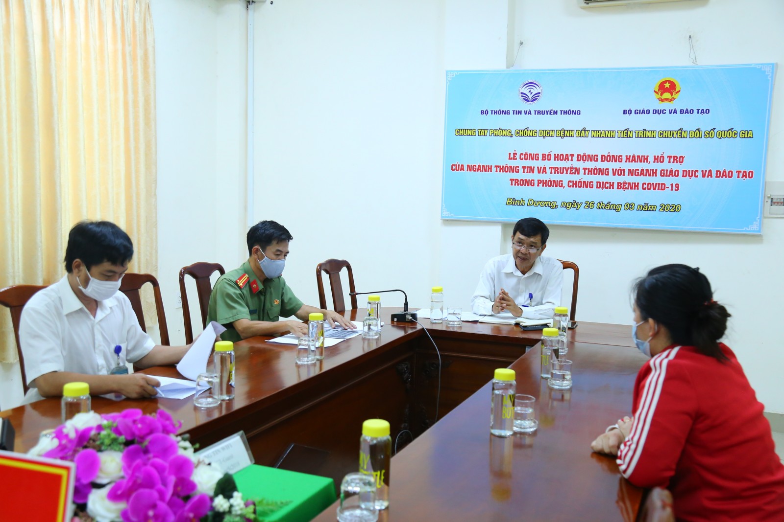 Xử phạt đối tượng mạo danh thu mua sổ BHXH của công nhân