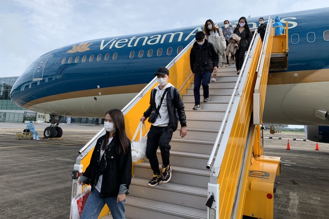 Đưa hơn 270 công dân Việt Nam tại Malaysia về nước