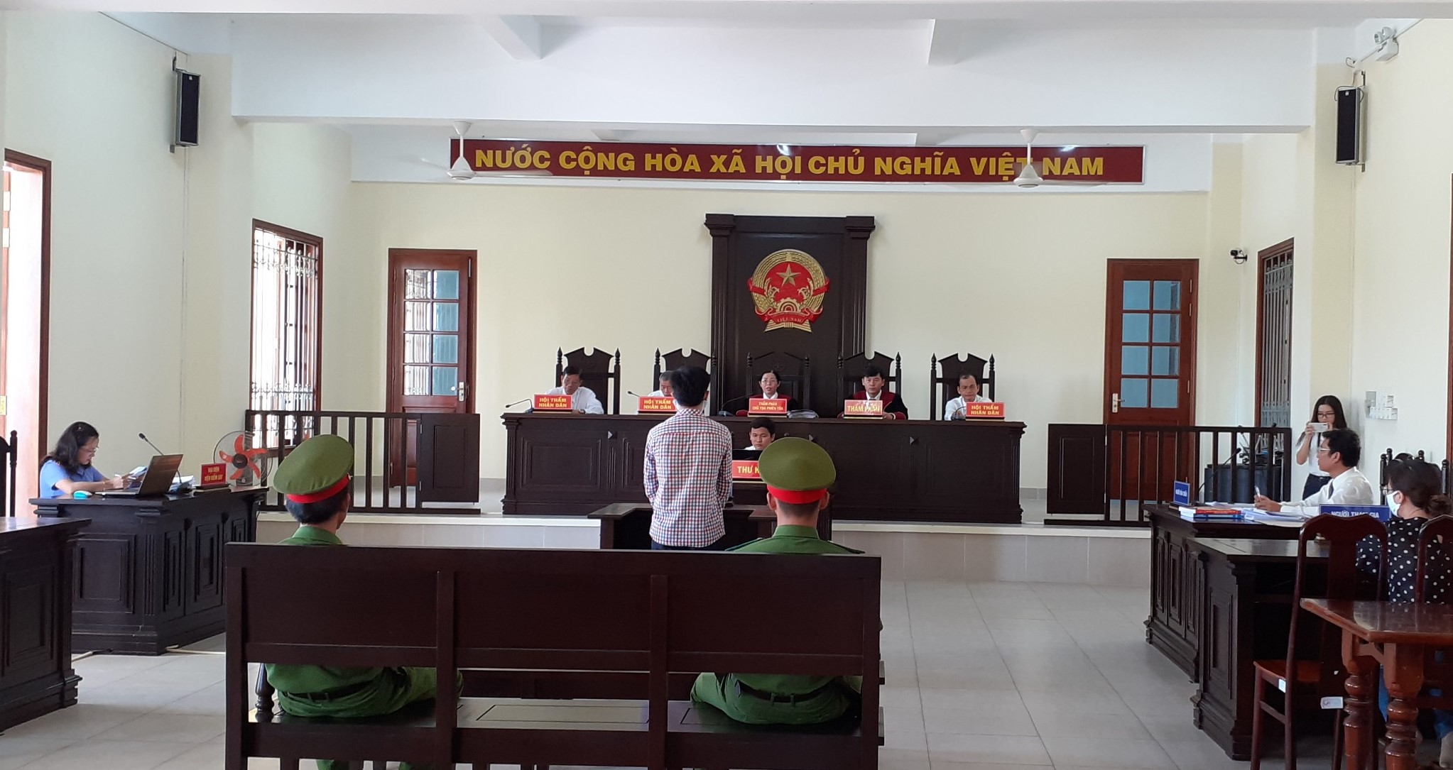 “Nổ” chuẩn bị thăng chức để lừa chạy việc và mua đất ảo