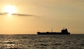 Mỹ săn tàu chở dầu do nghi ngờ Iran chở máy bay đến Venezuela