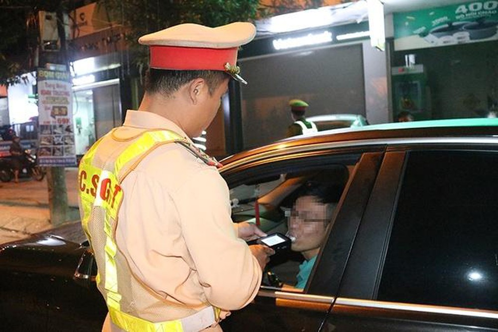Uống rượu rồi lái xe, 1 tài xế bị xử phạt hơn 44 triệu đồng