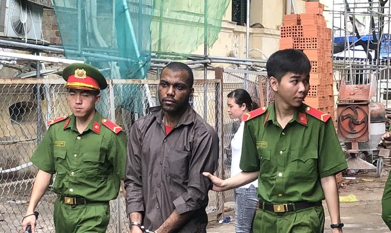 Người đàn ông mất trắng 1 tỉ đồng vì tin vào món quà 40 000 USD