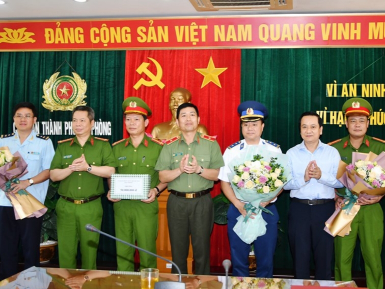 Bắt giữ đường dây buôn lậu 600 tấn quặng đồng nguyên khai qua Cảng Hải Phòng