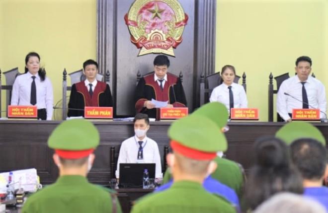 Xét xử gian lận điểm thi ở Sơn La Mức án nghiêm khắc cho 12 bị cáo