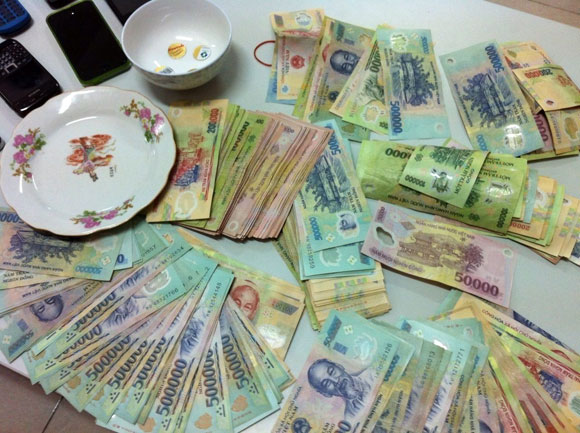 Trưởng phòng Nội vụ Thanh Hoá bị bắt giữ trên chiếu bạc