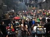 Cảnh sát đột kích quán B-Club, hàng trăm dân chơi vứt ma túy tháo chạy
