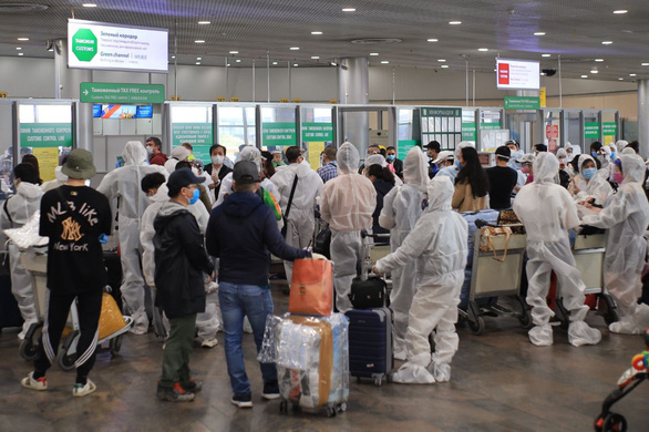 Thêm 4 người từ Nga về nước khỏi bệnh COVID-19