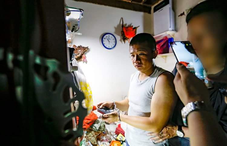 Bắt quả tang nhóm thanh niên tàng trữ ma túy và hung khí