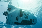 Người phụ nữ đầu tiên lặn xuống vực thẳm Challenger Deep