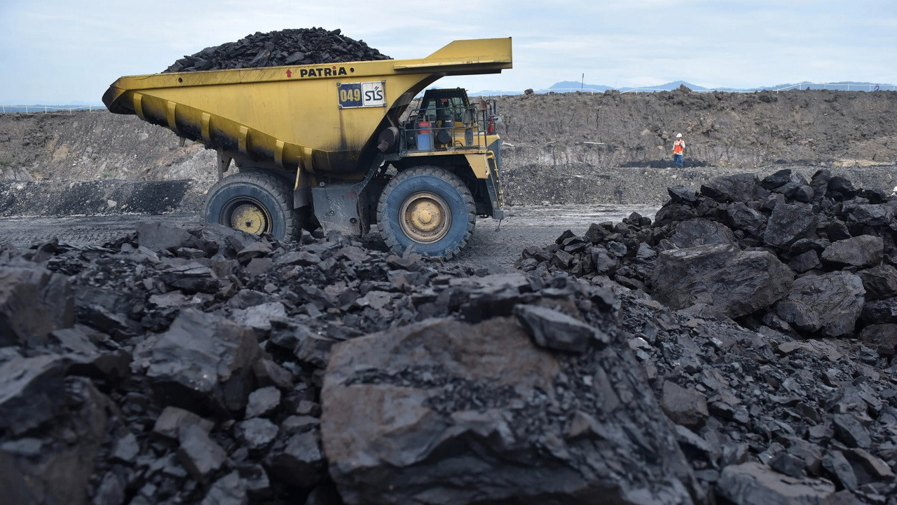 Một công ty nhập lậu than đá bị tịch thu số tiền khủng