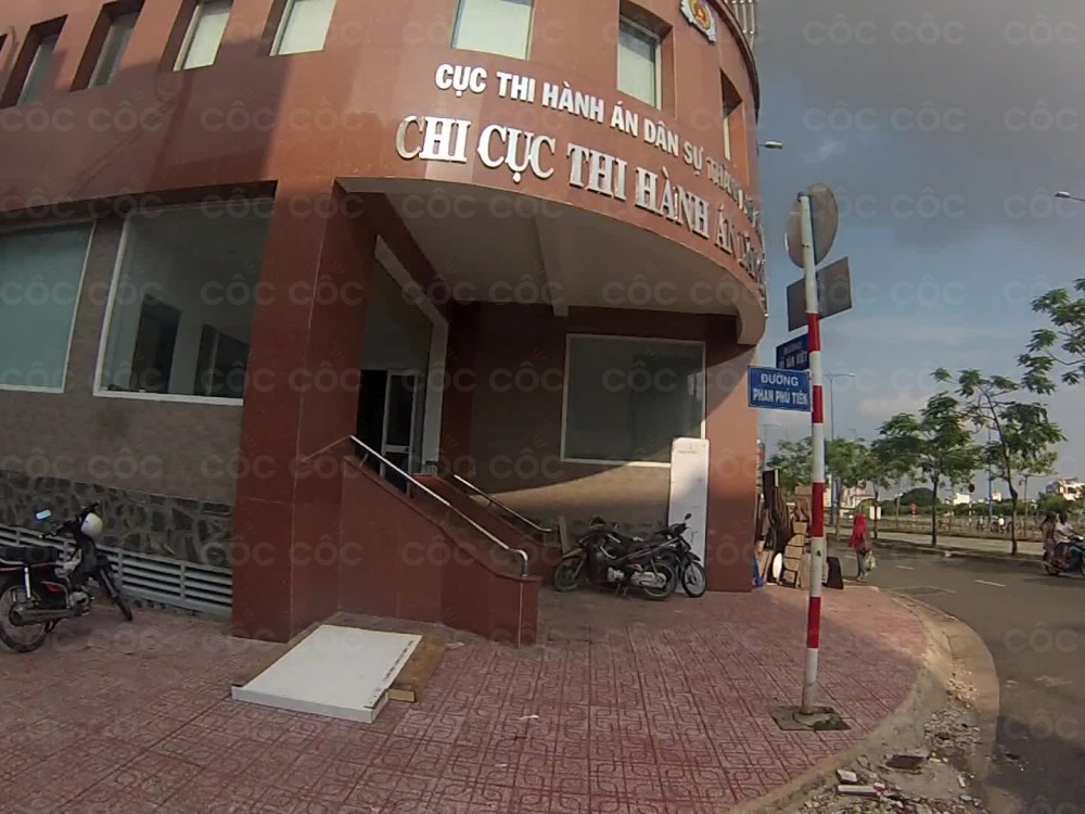 Chi Cục trưởng THADS ban hành quyết định về thi hành án trái luật