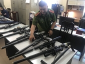 Nhập lậu hàng trăm linh kiện súng săn về   rao bán