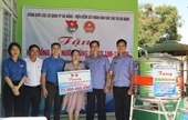 VKSND cấp cao tại Đà Nẵng trao tặng máy lọc nước cho Trường mầm non