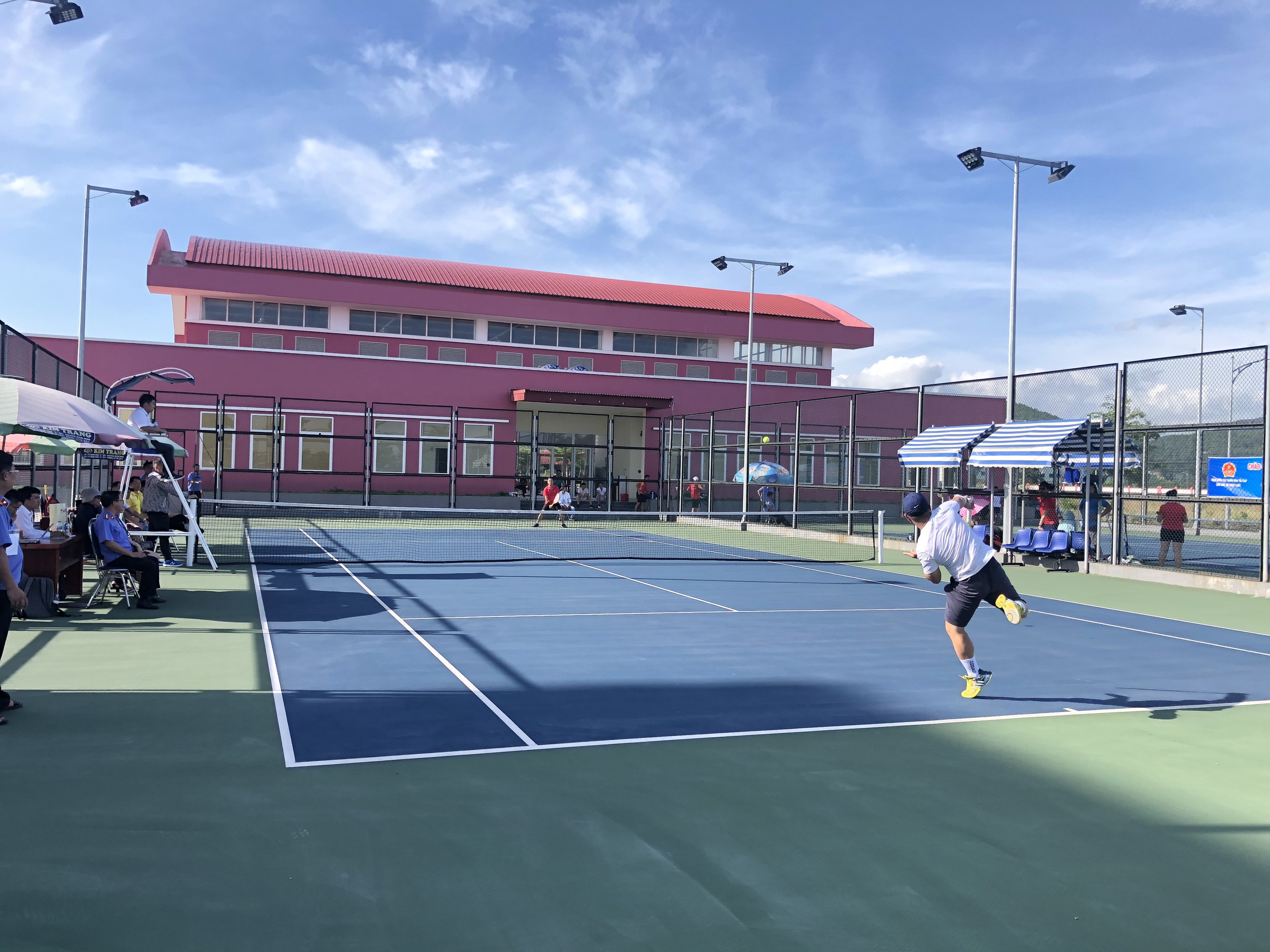 Màn so tài không cân sức giữa các cặp đấu đơn nam quần vợt