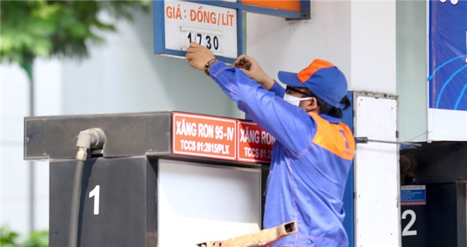 Giá xăng tăng mạnh lần thứ 4 liên tiếp trong vòng 2 tháng qua