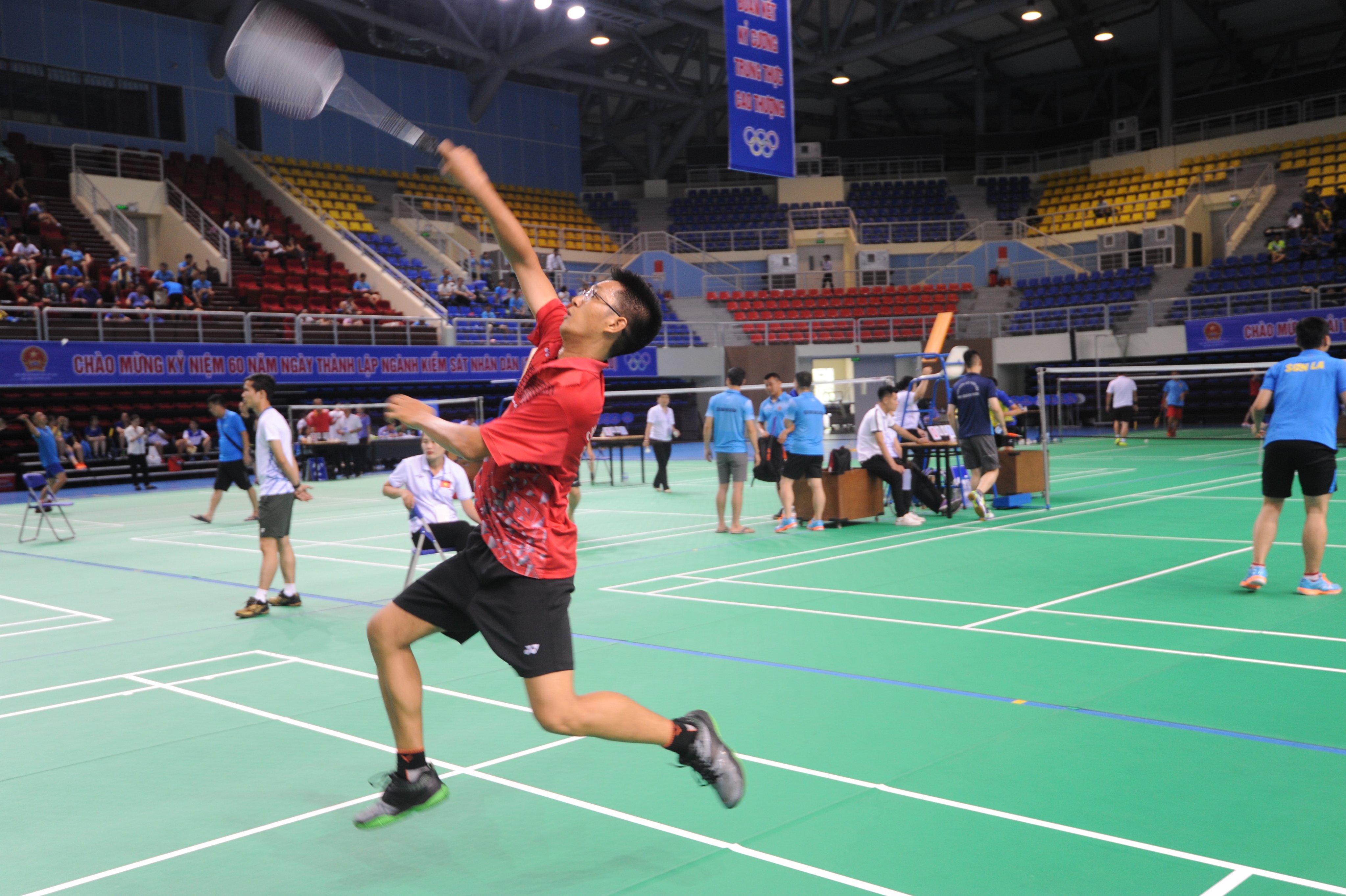 Những trận cầu gay cấn, quyết liệt nung nóng Nhà thi đấu ở Hạ Long