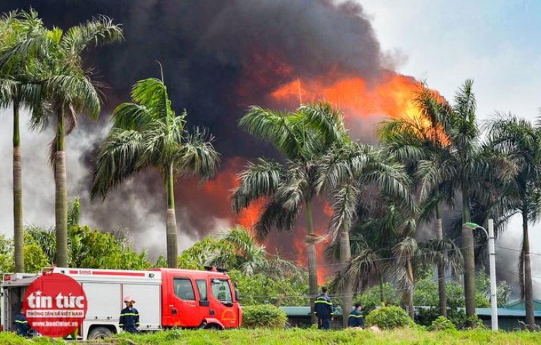 Toàn cảnh vụ cháy kho hoá chất tại Long Biên, Hà Nội