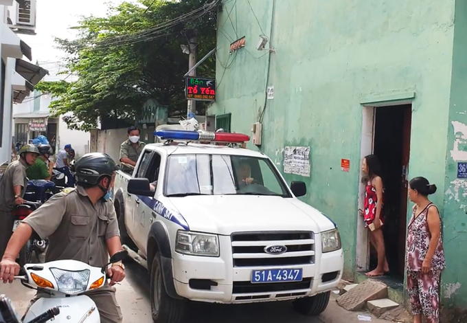 Phóng hỏa đốt phòng trọ, chồng và con bị bỏng